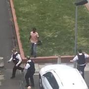 Policja w UK vs napastnik