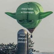 Stara baba w tramwaju